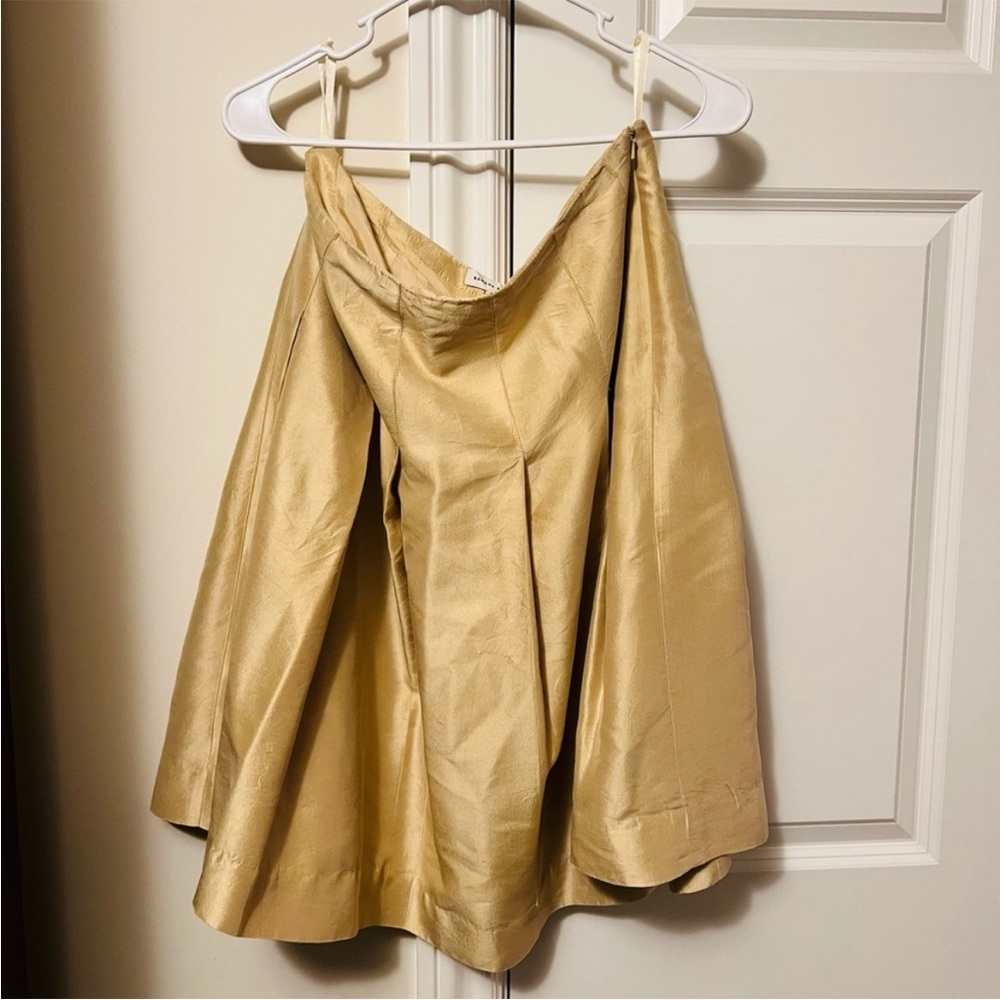 Beautiful 100% pleated silk gold Banana Republic skirt size 8